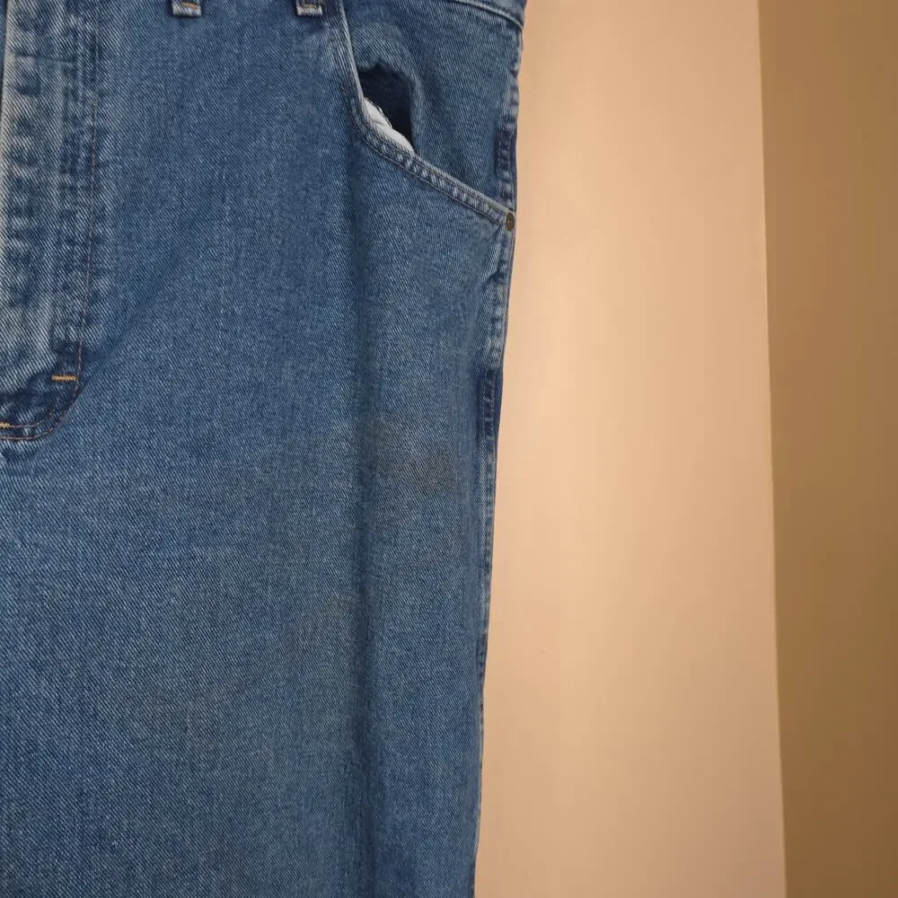 Wrangler Men's Rugged Wear Relaxed Fit Jeans in Medium Wash Size 44x32